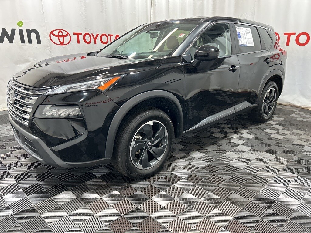 2024 Nissan Rogue SV photo 3