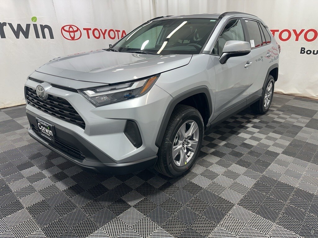 2025 Toyota RAV4 XLE photo 3