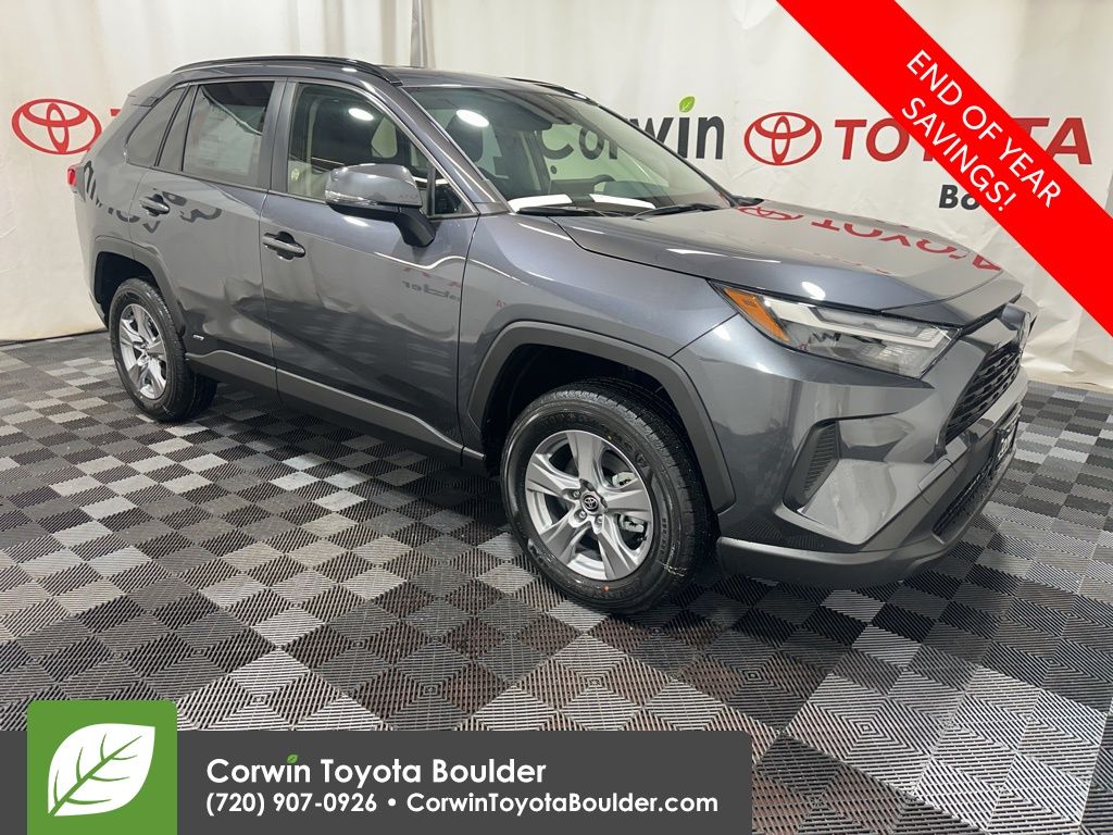 2025 Toyota RAV4 LE's photo