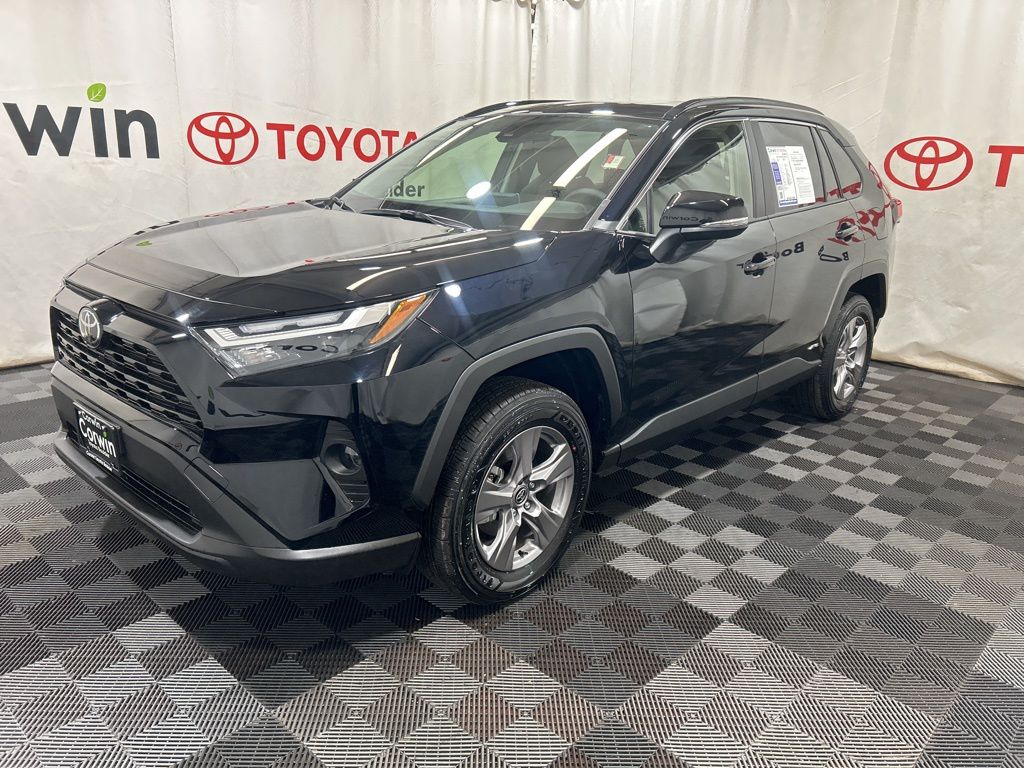 2025 Toyota RAV4 Hybrid XLE photo 3