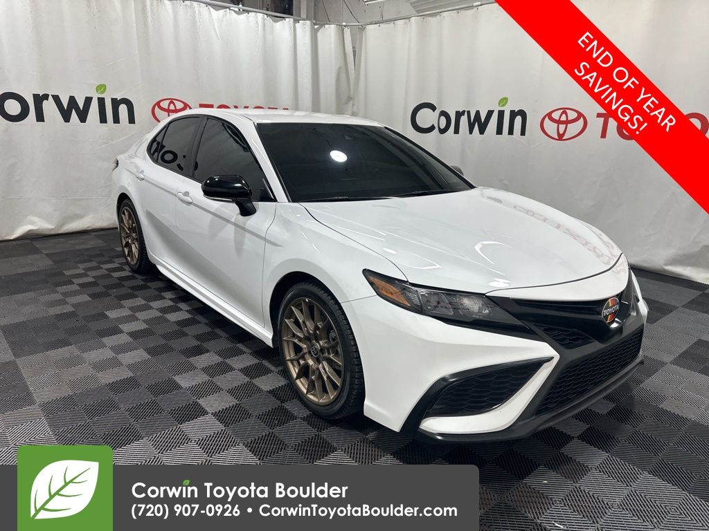 2024 Toyota Camry SE's photo