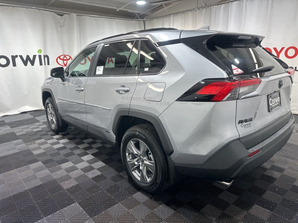 2025 Toyota RAV4 Hybrid XLE photo 3
