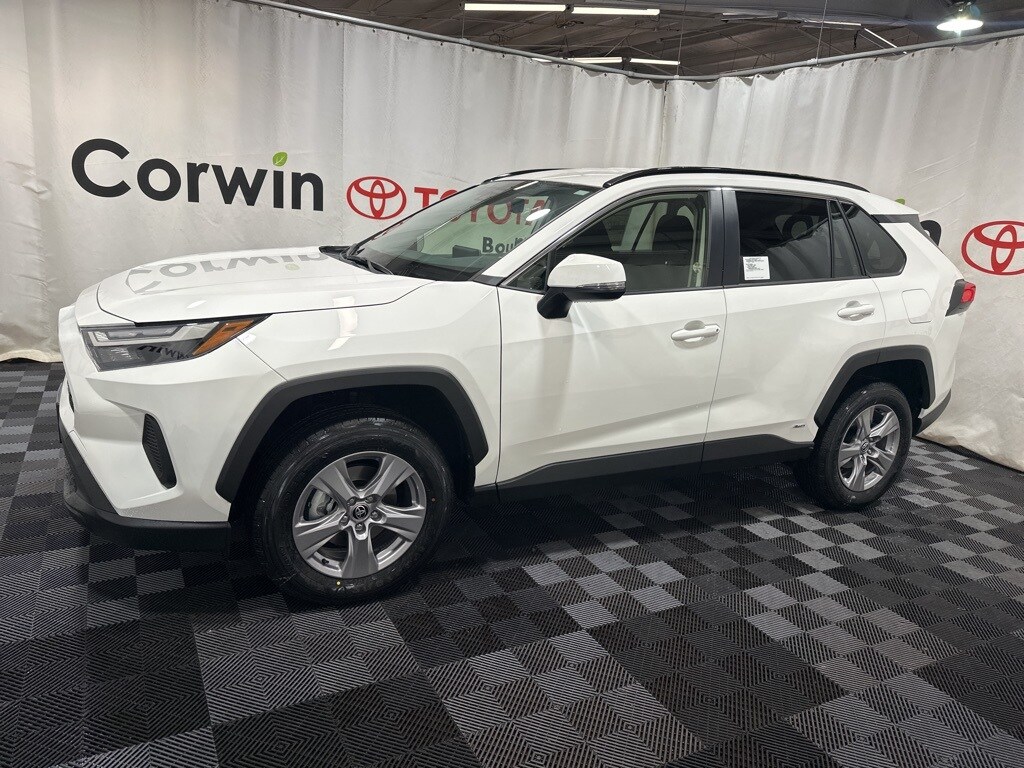 2025 Toyota RAV4 Hybrid LE photo 4