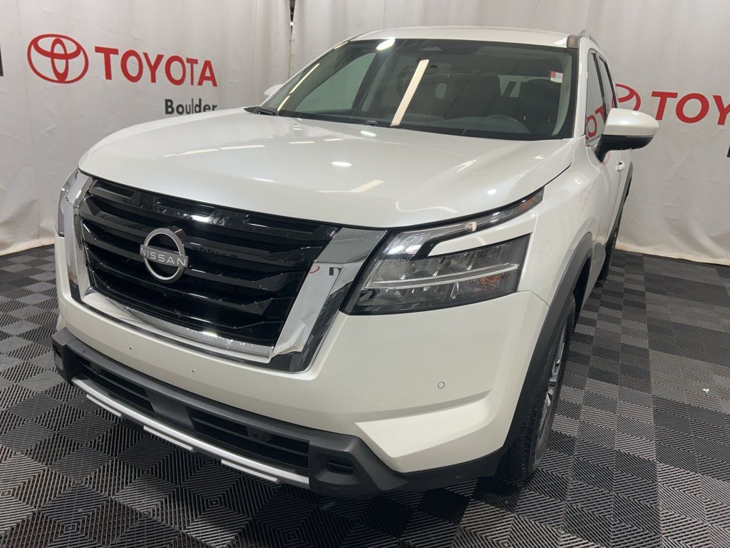 2023 Nissan Pathfinder SL photo 3