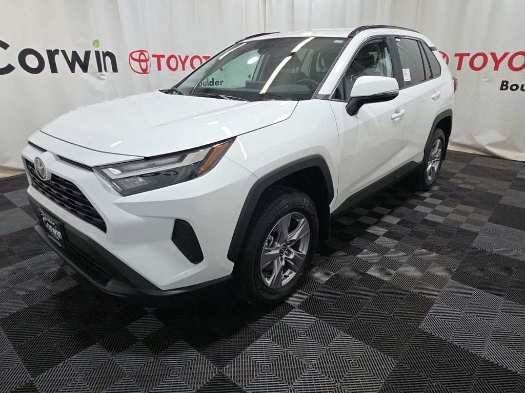 2025 Toyota RAV4 XLE photo 3