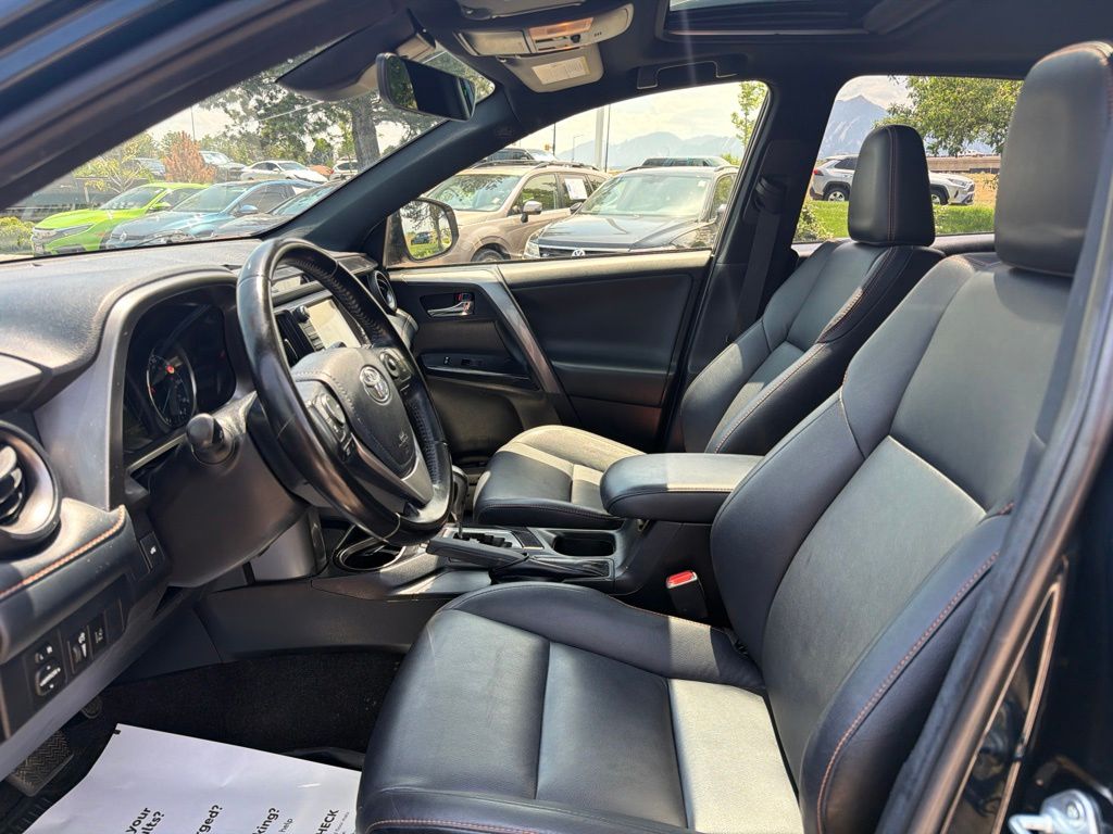 2018 Toyota RAV4 SE - Photo 23