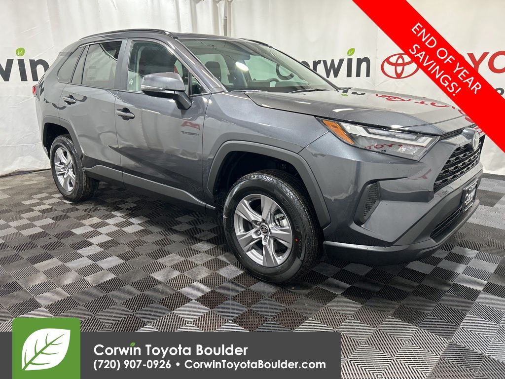 2025 Toyota RAV4 XLE's photo