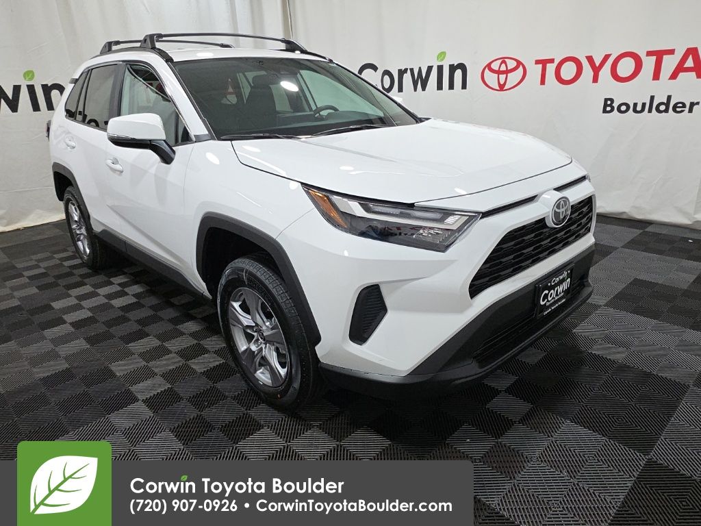 2025 Toyota RAV4 XLE's photo