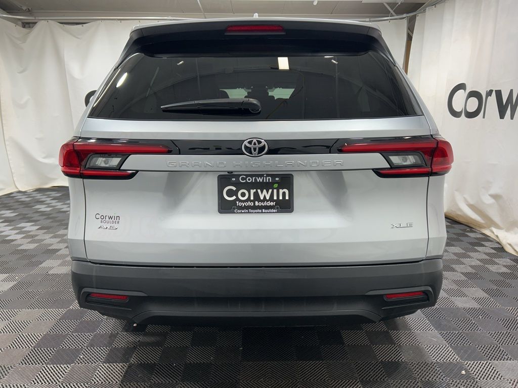 2025 Toyota Grand Highlander Limited photo 4