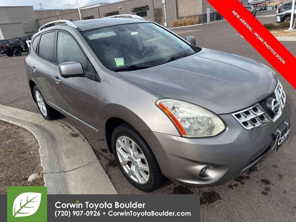 2013 Nissan Rogue SV's photo