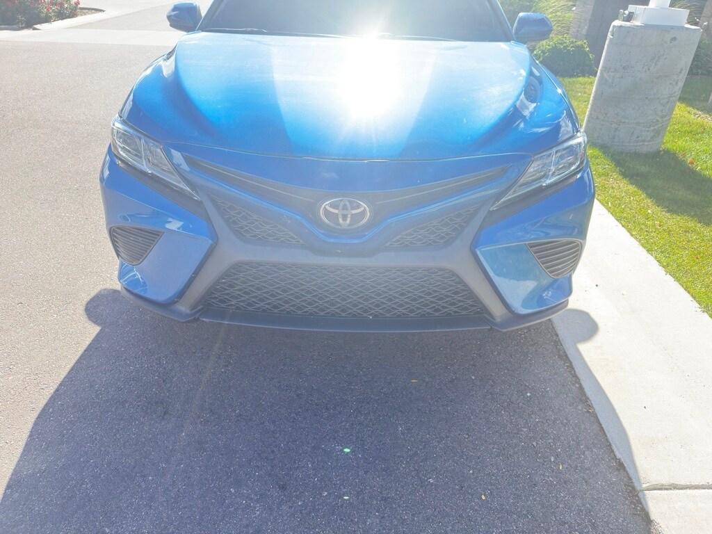 2020 Toyota Camry SE photo 2