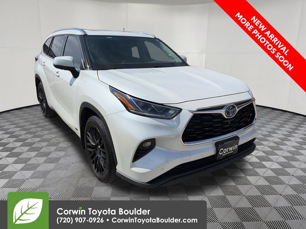 2022 Toyota Highlander Limited Hybrid 4x4's photo