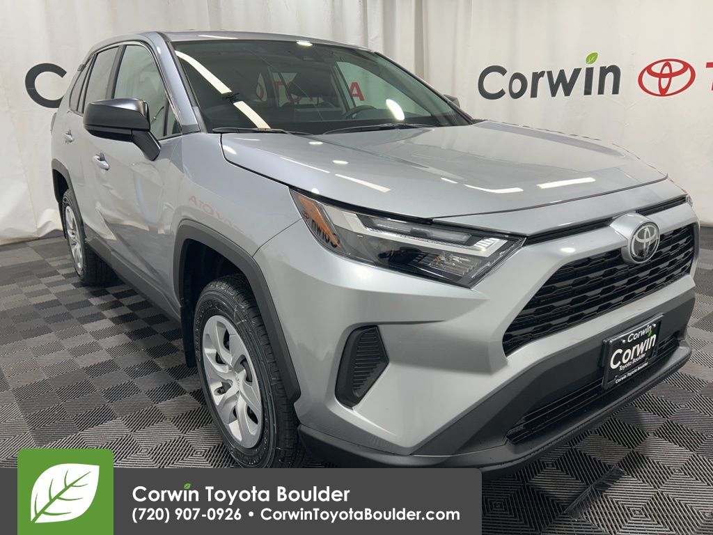 2025 Toyota RAV4 LE's photo