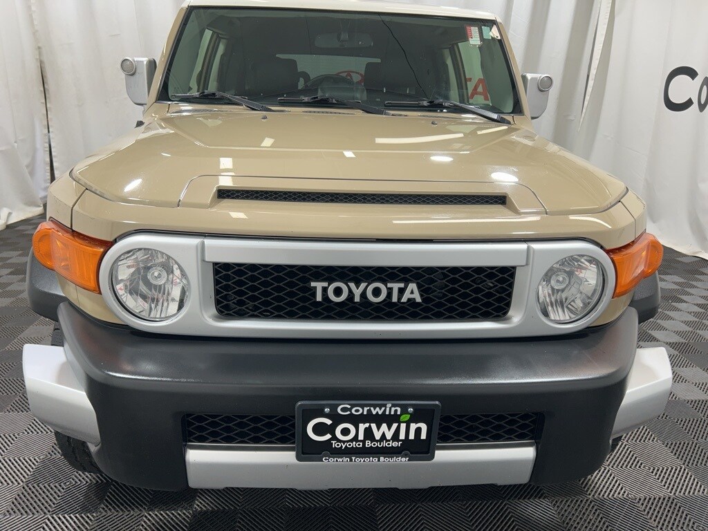 2014 Toyota FJ Cruiser Base photo 2
