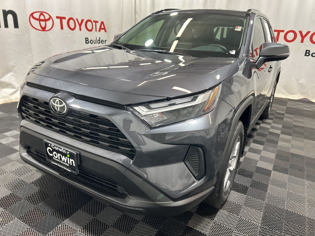 2025 Toyota RAV4 Hybrid XLE photo 3