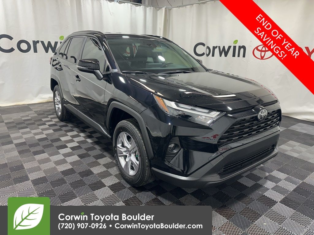 2025 Toyota RAV4 XLE's photo