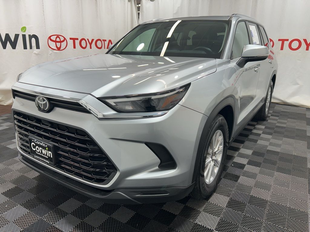 2025 Toyota Grand Highlander XLE photo 2