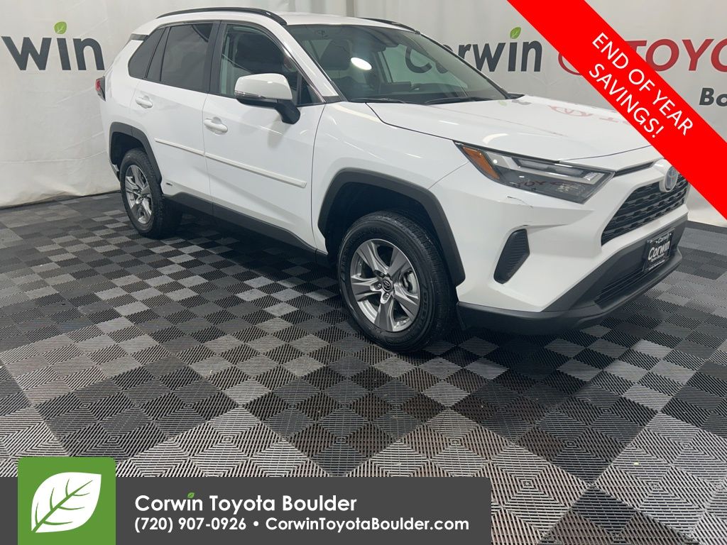 2024 Toyota RAV4 LE's photo