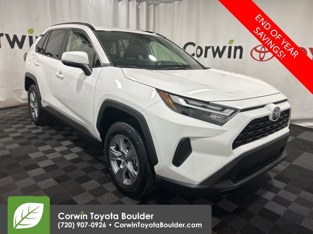 2025 Toyota RAV4 XLE's photo