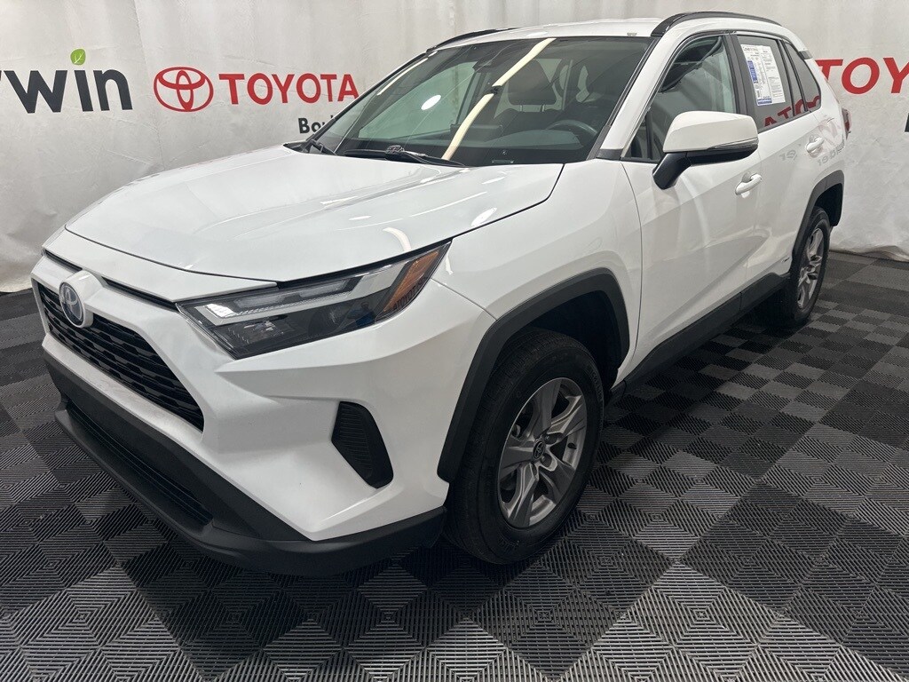 2024 Toyota RAV4 Hybrid XLE photo 2