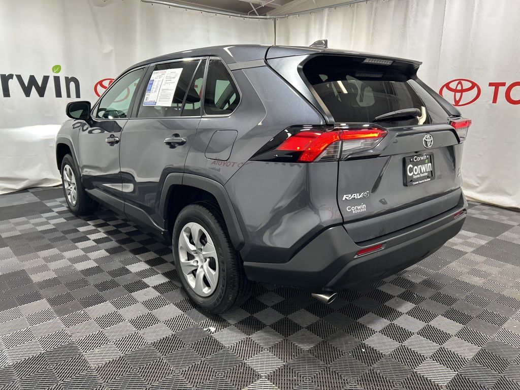 2023 Toyota RAV4 LE photo 3
