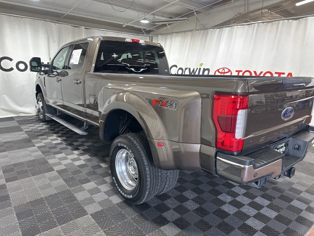 2017 Ford F-350 Lariat photo 2