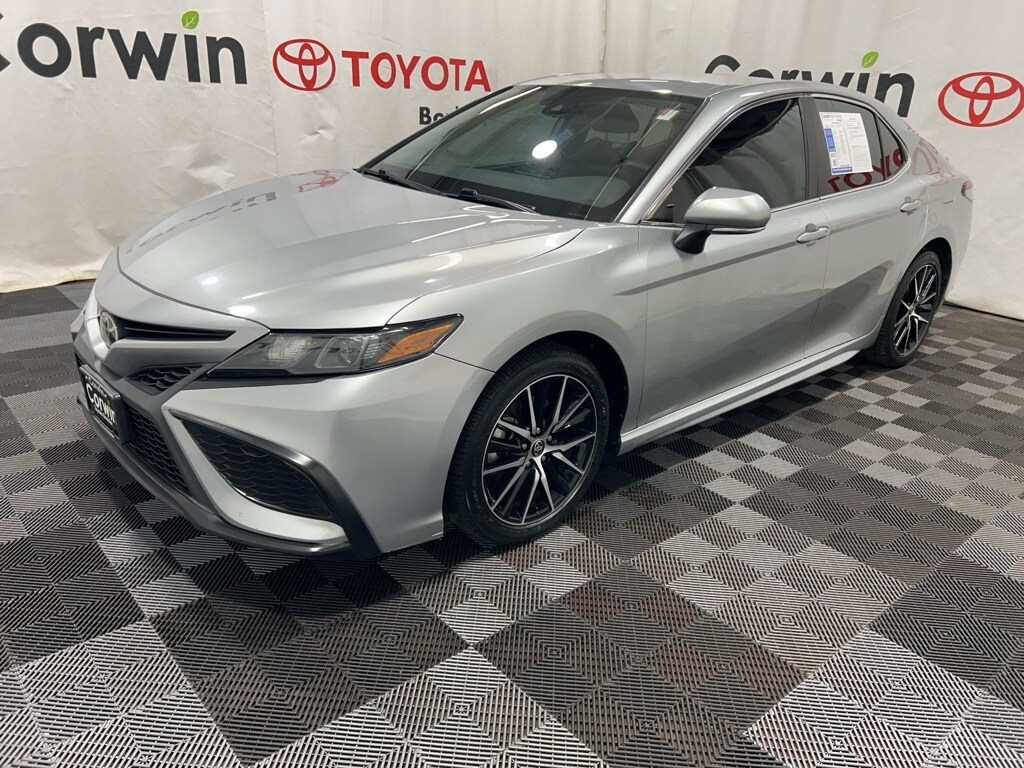 2022 Toyota Camry SE photo 4