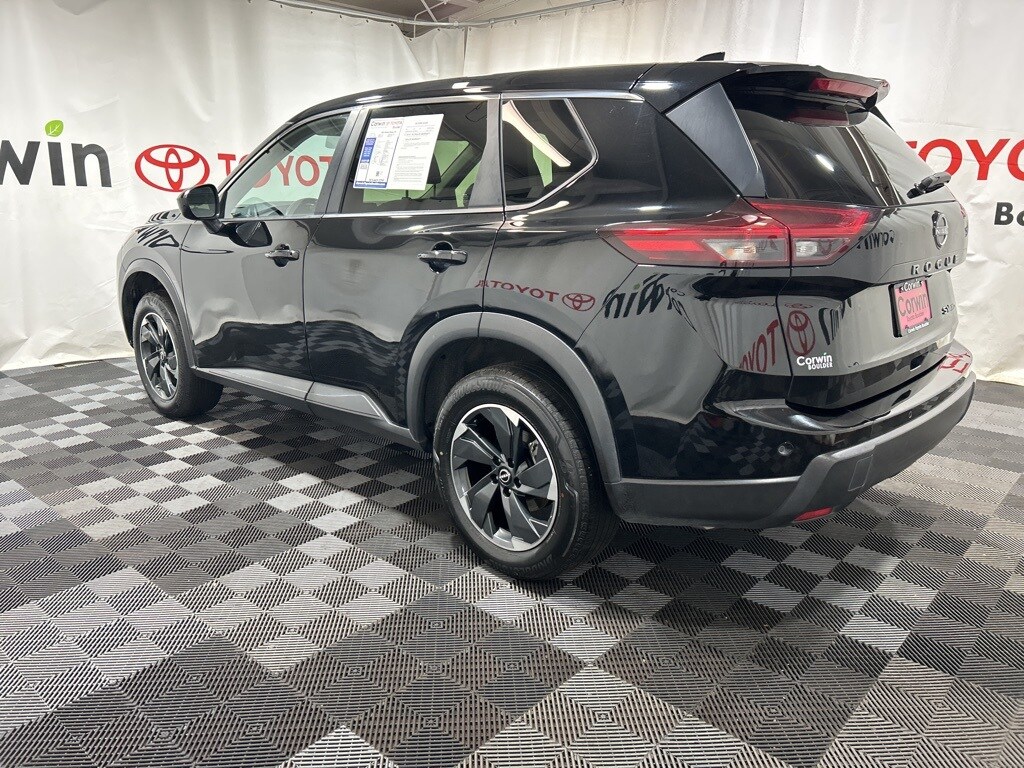 2024 Nissan Rogue SV photo 4