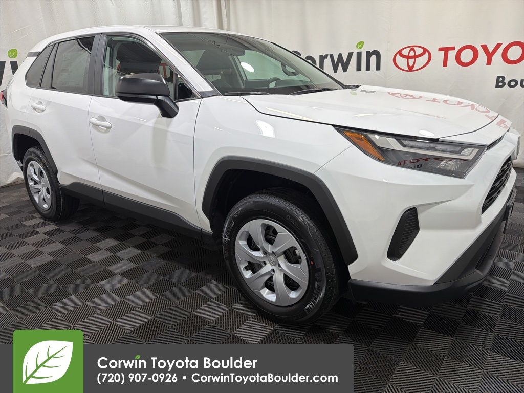 2025 Toyota RAV4 LE's photo
