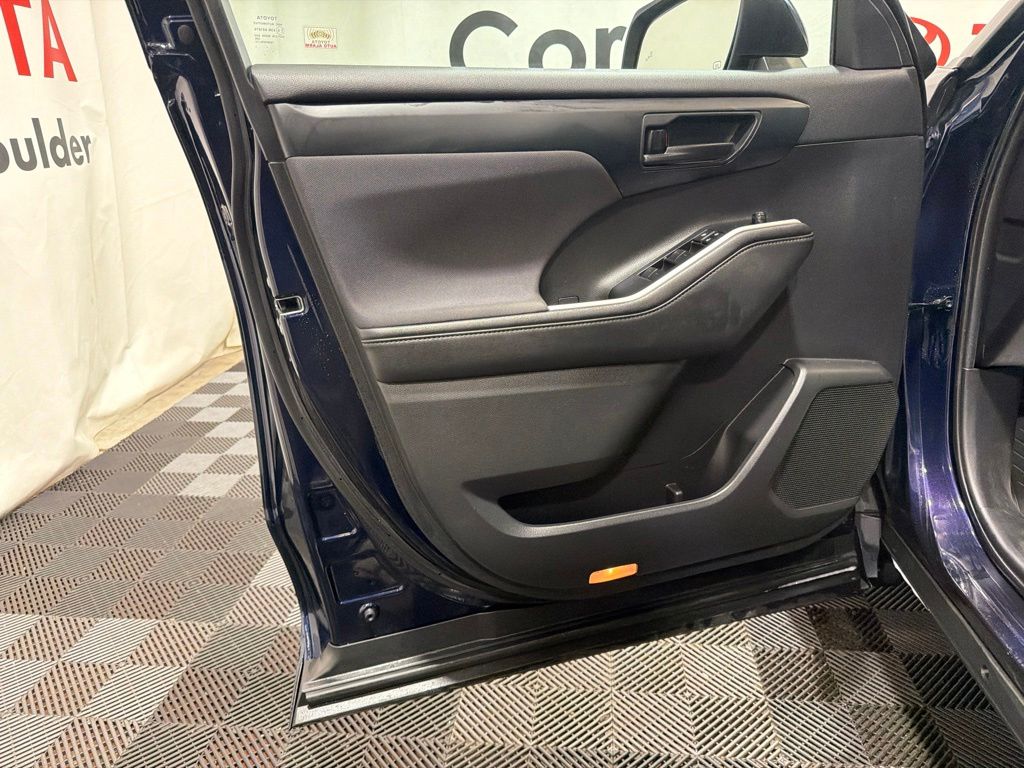2020 Toyota Highlander 23