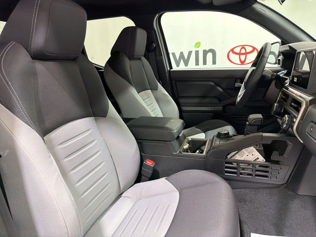 2026 Toyota Tacoma TRD Off-Road photo 4