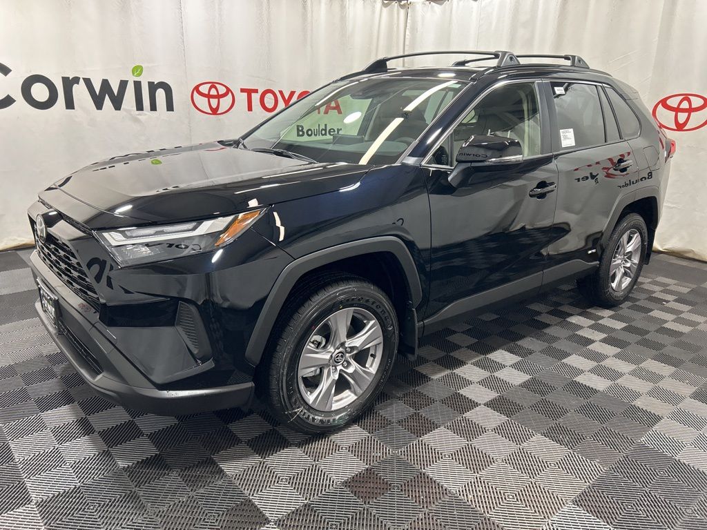 2025 Toyota RAV4 Hybrid XLE photo 4