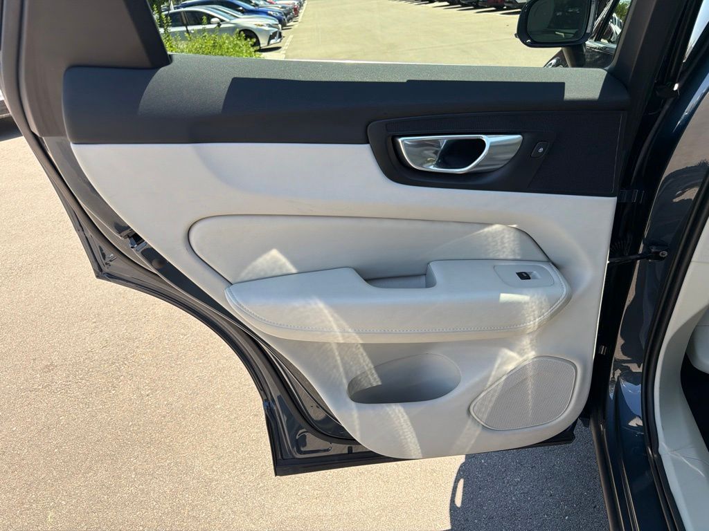 2023 Volvo XC60 Plus - Photo 19