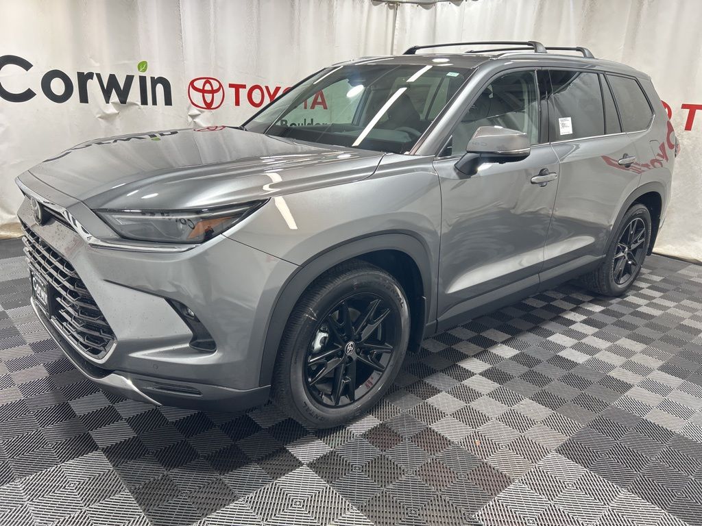 2026 Toyota Highlander Hybrid Limited photo 4