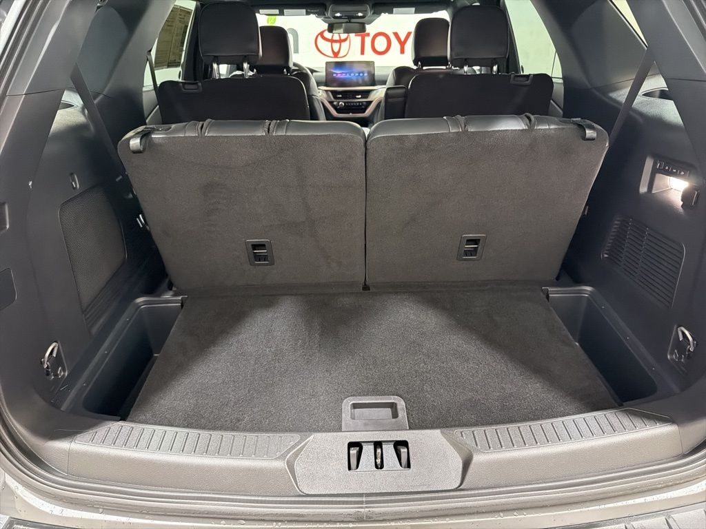 2025 Ford Explorer ST - Photo 18