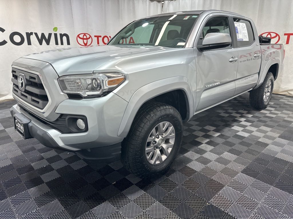 2016 Toyota Tacoma SR5 photo 3