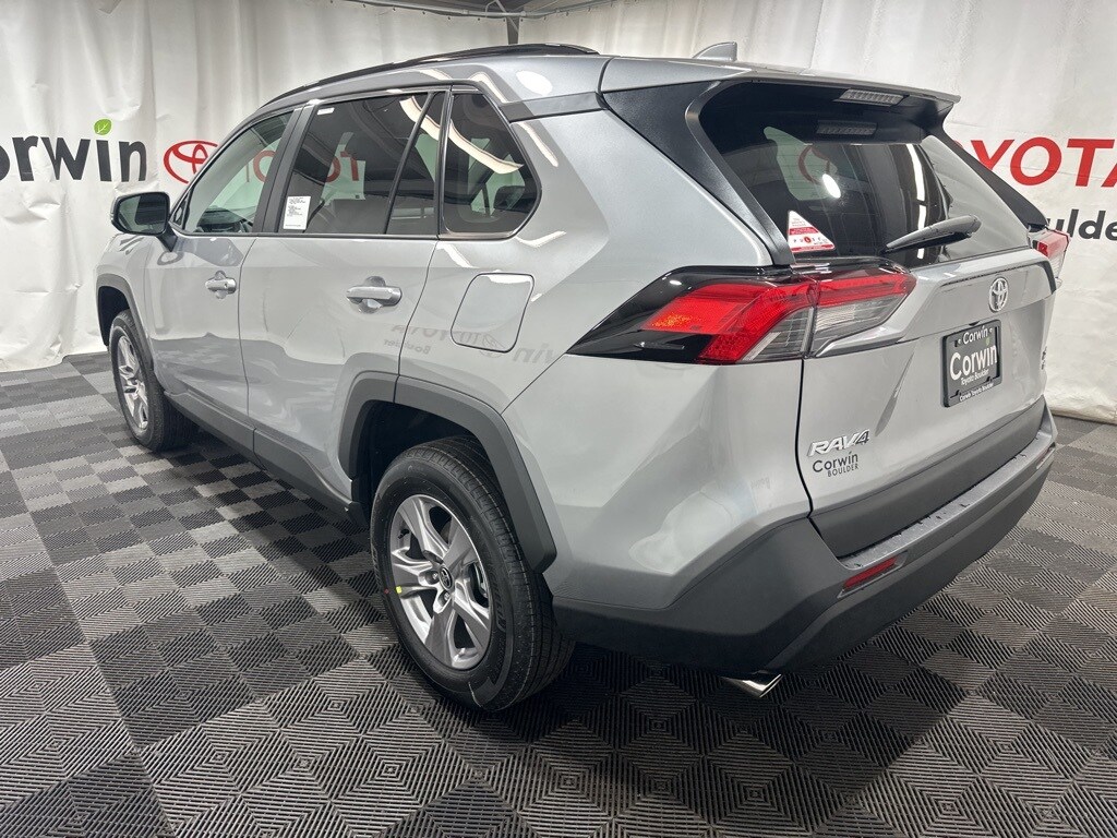 2025 Toyota RAV4 XLE photo 4