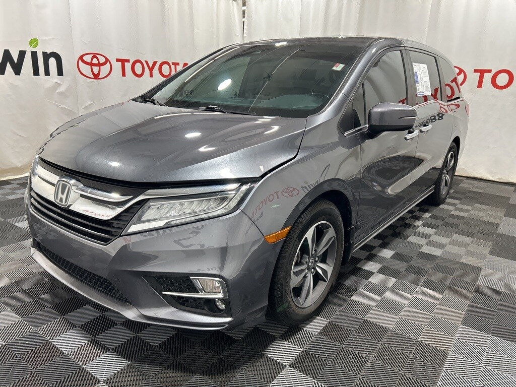 2018 Honda Odyssey Touring photo 3