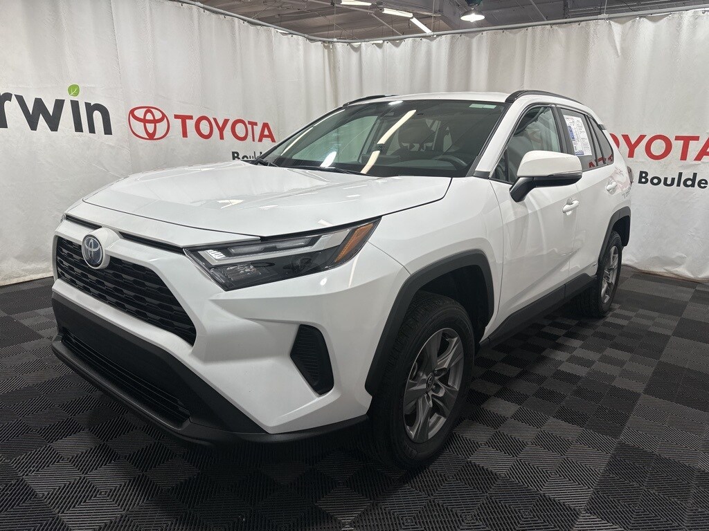 2024 Toyota RAV4 Hybrid XLE photo 3