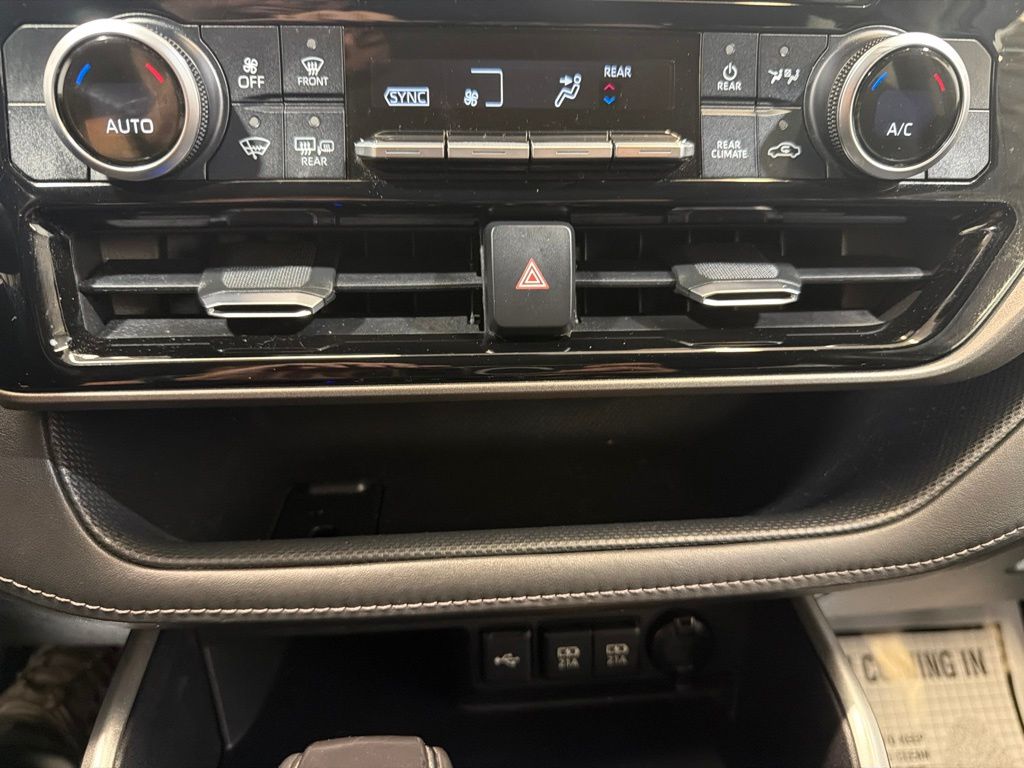 2020 Toyota Highlander 32