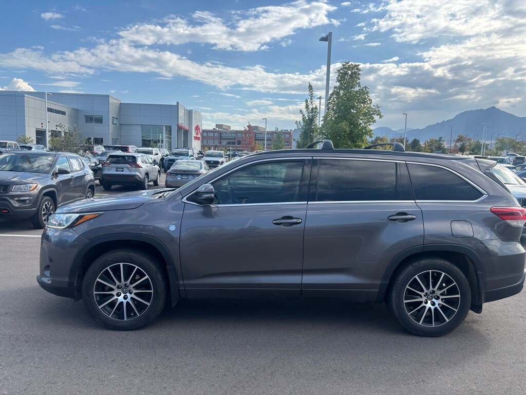 2017 Toyota Highlander SE photo 3