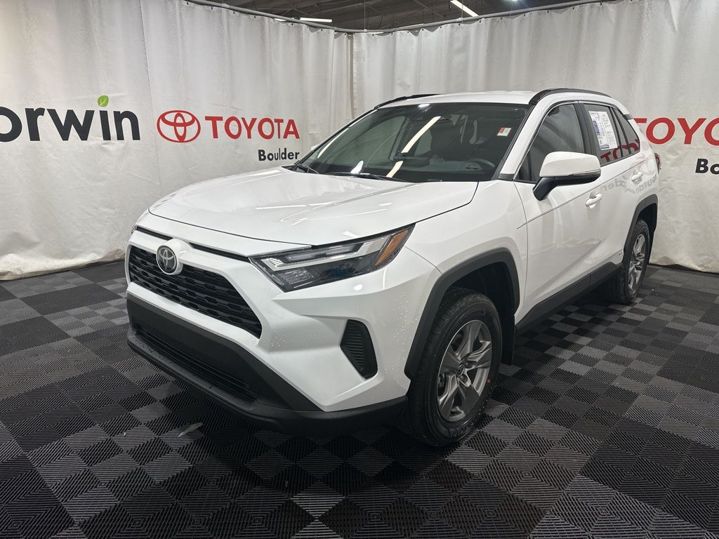 2025 Toyota RAV4 Hybrid XLE photo 3