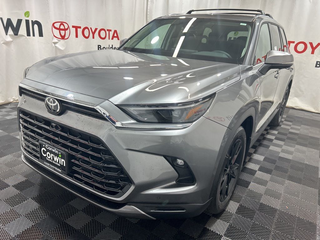 2026 Toyota Highlander Hybrid Limited photo 3