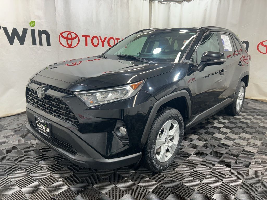 2020 Toyota RAV4 XLE photo 3