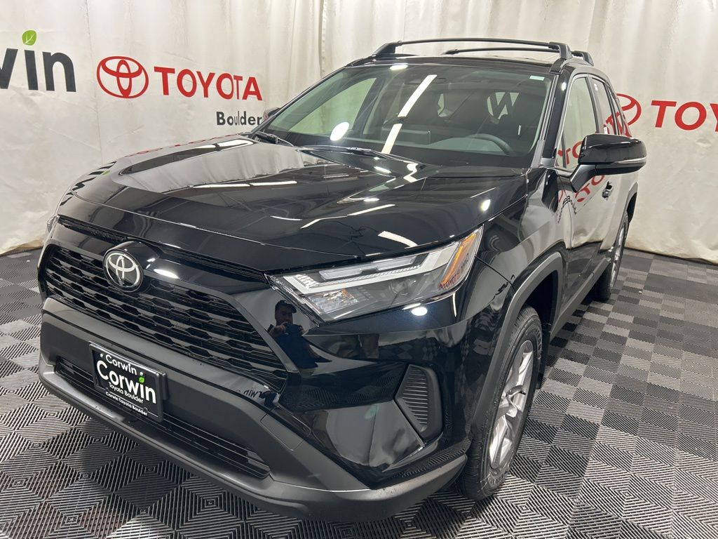 2025 Toyota RAV4 Hybrid XLE photo 3
