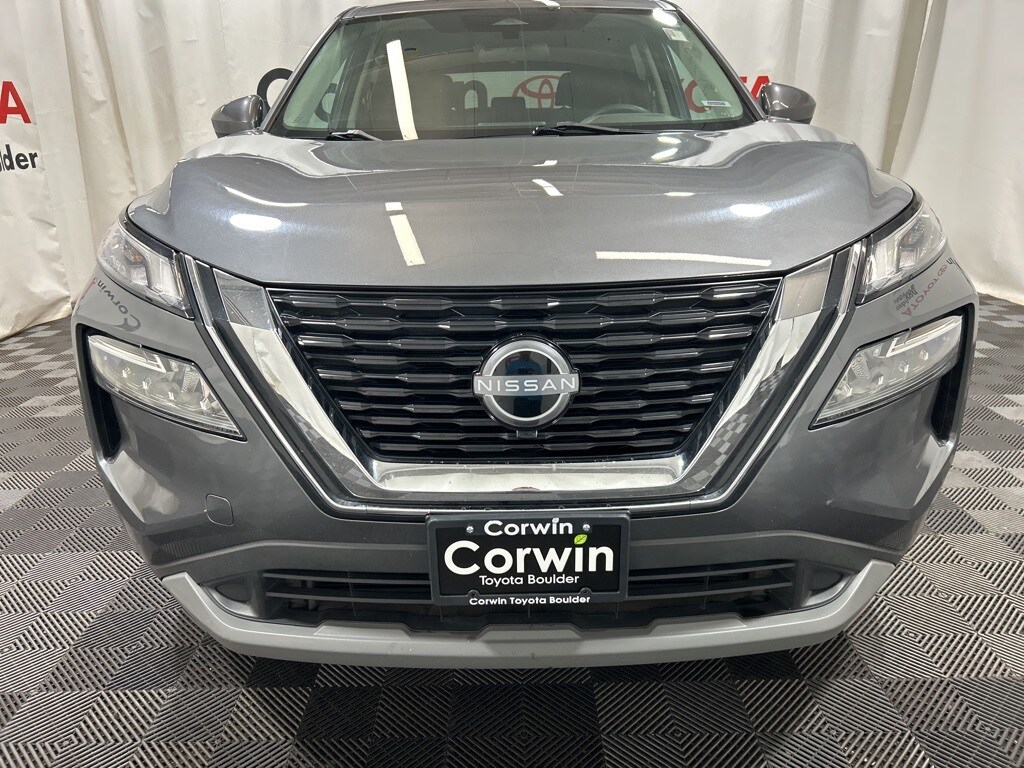 2023 Nissan Rogue SV photo 2