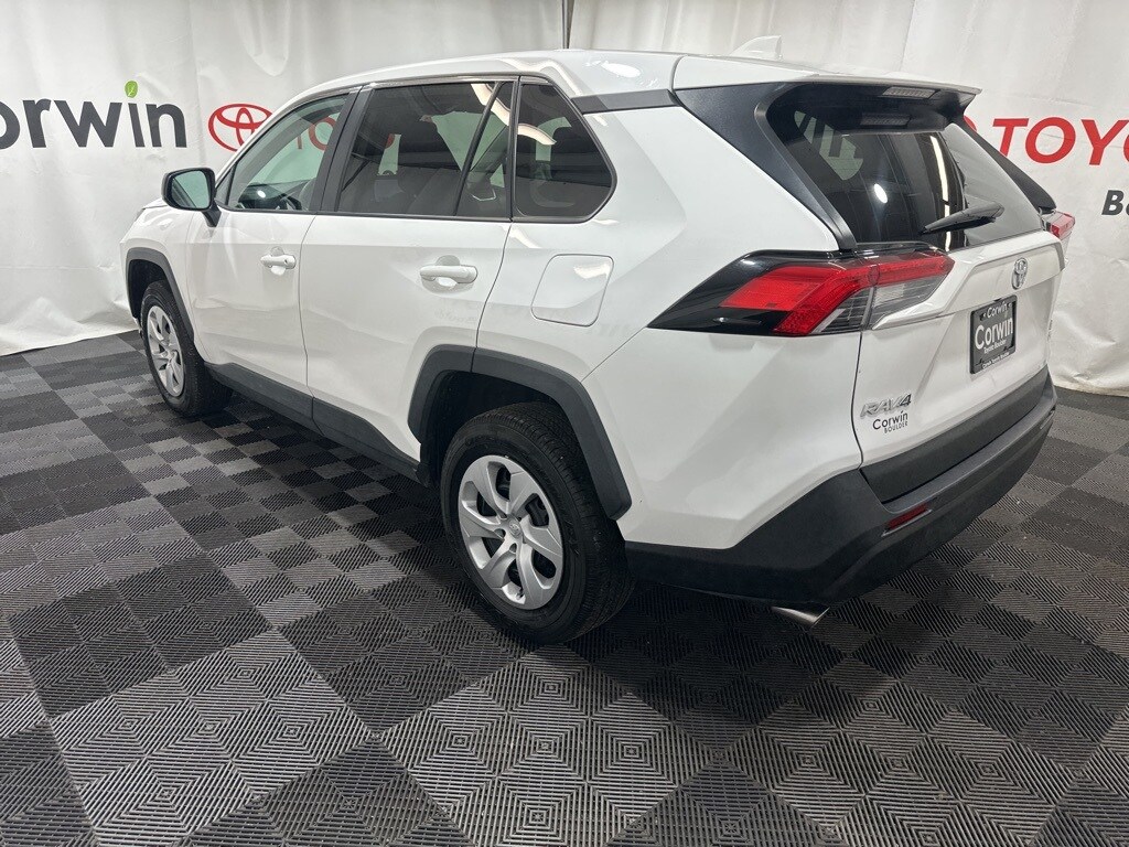 2024 Toyota RAV4 LE photo 2