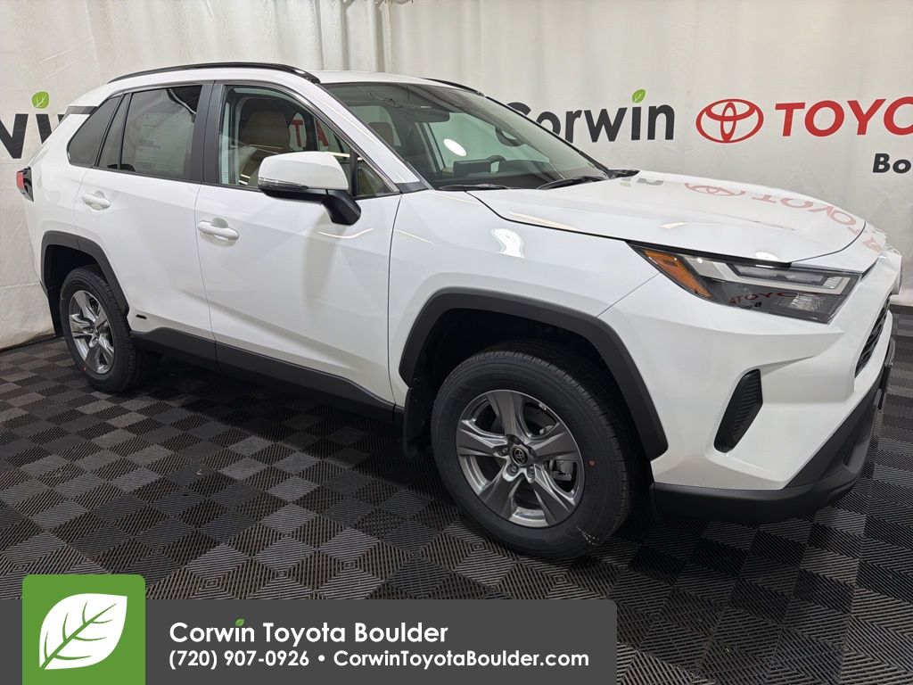 2025 Toyota RAV4 XLE's photo
