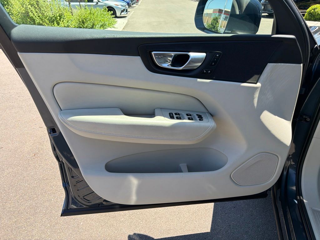 2023 Volvo XC60 Plus - Photo 23