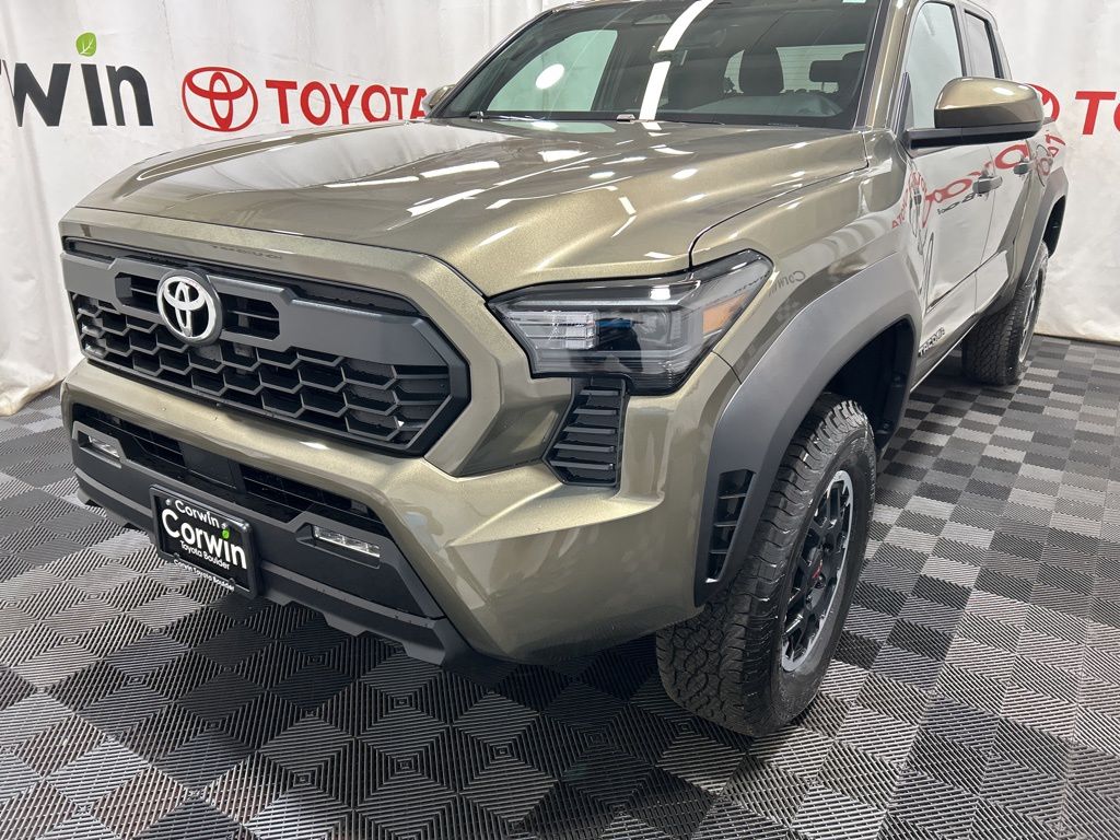 2025 Toyota Tacoma TRD Off-Road Double Cab photo 3